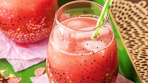 872K views · 189 reactions | Watermelon Rum Punch! A refreshing watermelon alcoholic punch with hints of citrus and spiked with white rum. It's the perfect watermelon cooler to beat the heat! GET THE RECIPE: https://homemadehooplah.com/watermelon-rum-punch/ | Homemade Hooplah | Facebook