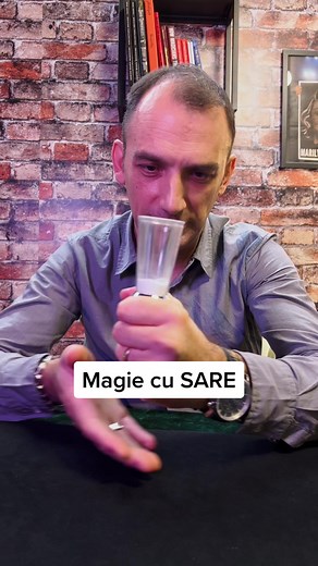 Un truc de magie fenomenal cu o solnita de sare. Il gasiti la noi pe site. #magictrick #magicforyou #amazingmagictrick #magician