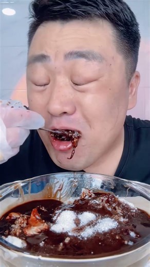 Chicken leg rice bowl drizzled with sauce! Who can resist this?! #Food #HomemadeFoodMukbang