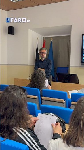 Javier Ocaña offers a course at UNED