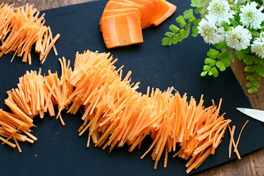 人参の千切り。基本からスライサー＆ピーラーまで全部解説。