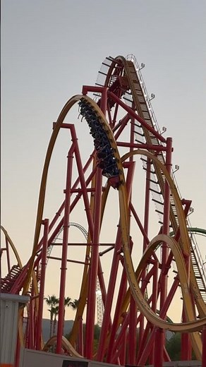 Wonder Woman | Six Flags Magic Mountain | Roller Coaster | RMC Raptor | RMC | Six Flags | Cali