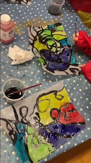 Encre sur papier calque. Arts visuels #maternelle