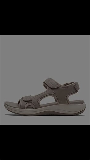 Stylish Comfort with Clarks Women's Mira Bay Flat Sandal