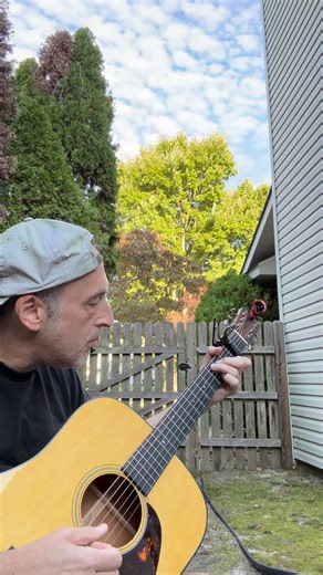 “Julia” guitar picking pattern and chords #thebeatles | Lou Shocket