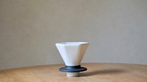 【樹脂製】ディープドリッパー プロ DEEP DRIPPER PRO〈3～7杯用〉メジャースプーン、専用ペーパー付き　樹脂製 | 暮らしと珈琲｜豊かな暮らしとコーヒーと powered by BASE