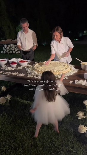 The italian wedding cake of our dreams 🇮🇹 #italianwedding #millefoglie #fruiterollupchallenge