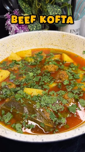 Zoya’s Kitchen | 🍛 Beef Koftay Recipe | Soft, Juicy & Flavorful Curry 🤍 Today, we’re making classic Aloo Koftay soft beef koftas simmered in a rich, spiced... | Instagram