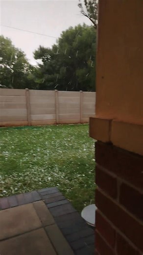 Hael so groot soos golfballe... | Janine Smith