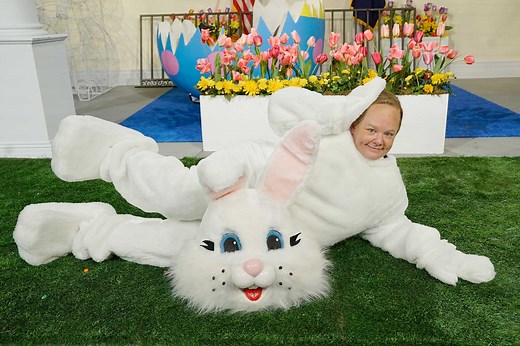 These Saturday Night Live Easter Sketches Deliver Laughs for Every Bunny