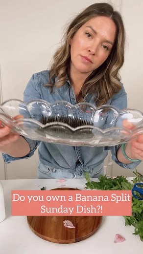 Putty a vintage pin frog down into a banana split sunday dish for some floral magic! This allows you to create an amazing shape in a shallow dish, and remember seeing the mechanics is completely acceptable. . . #flowertutorial #flowermoxie #kezan #pinfrog #foamfreeflowers #diycenterpieces