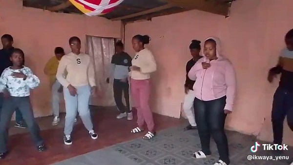 Asiphe Sizani on Bangahamba Bonke, she got an angelic voice 😩❤️❤️#trendingvideo #everyone #whatspoppin