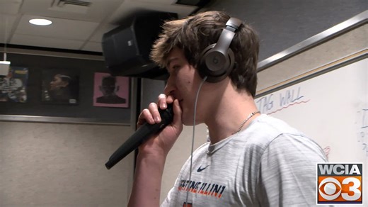 SECRET'S OUT: Mirk is also a DJ 🎶Tonight at @WCIA3 at 6, you'll get an inside look into U of I's DJ classes. Get this -- @davidmirkovicc happens to be in one!Here's a sneak peek..and how he's bringing his new music skills into the @IlliniMBB locker room 🏀