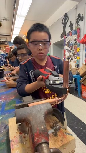 1.9M views · 10K reactions | Learning by doing ទាល់តែអនុវត្តបានចេះ #middleschool #construction #lifeskills #electrical #solar #science #education #facebookviral #fypシ #reelsvideoシ #reelsviralシ | យុវជនបច្ចេកវិទ្យា និងនវានុវត្តន៍ - Technology & Innovative Youth | Facebook