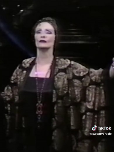 Betty Buckley leaving not one crumb as she performs “With One Look” as Norma Desmond in Sunset Boulevard on Broadway (1995) #broadway #bettybuckley #sunsetboulevard #sunsetboulevardthemusical #sunsetblvdmusical #sunsetblvd #andrewlloydwebber #normadesmond #broadwayisback #1995 #broadwaymusicals #broadwaytiktok #theatre #theatrekid #theatretiktok #fyp