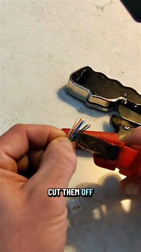 Wiring up a RJ45 end! 💥#RJ45 #networking #fyp #howto #eletrician #tipsntricks