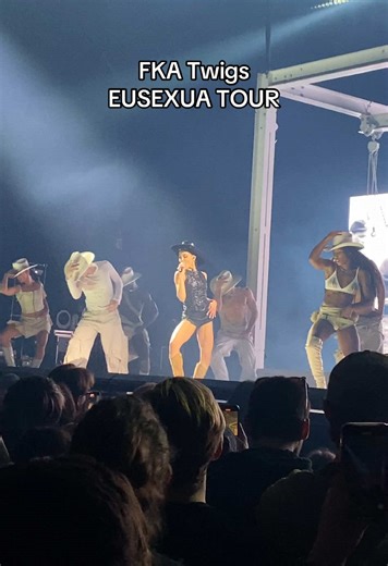 Country sur nous 🤠 #fkatwigs #eusexuatour #eusexua #fyp #girlfeelsgood