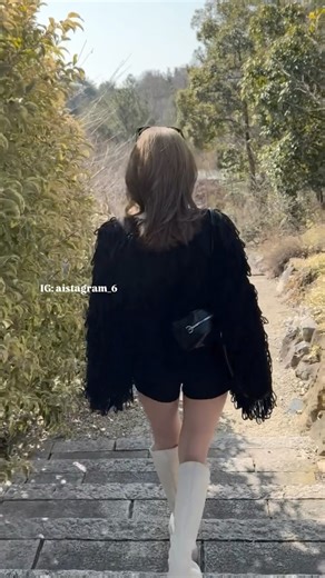 𝞐 𝞘 on Instagram: "𝐎𝐎𝐓𝐃🖤👢 . . #shein #sheinコーデ #シーイン #シーインコーデ #モノトーン #モノトーンコーデ #ブーツ #ニットブーツ #ニット #フリンジニット #ショーパン #ショーパンコーデ #巻き髪 #ゆる巻 #ゆる巻き #後ろ姿 #grl #grlコーデ #グレイル #グレイルコーデ"