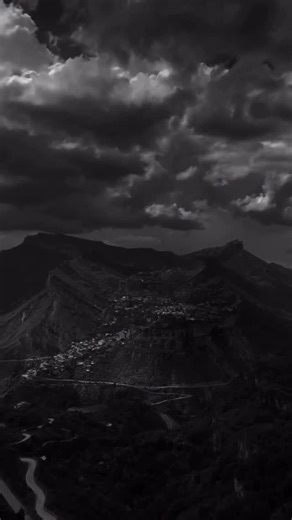 _solesman on Instagram: "Ona 💔 #🇯🇵Japan is turning footsteps into electricity! Using piezoelectric tiles, every step you take generates a small amount of energy. Millions of steps together can power LED lights and displays in busy places like Shibuya Station. A brilliant way to create a sustainable and smart city"