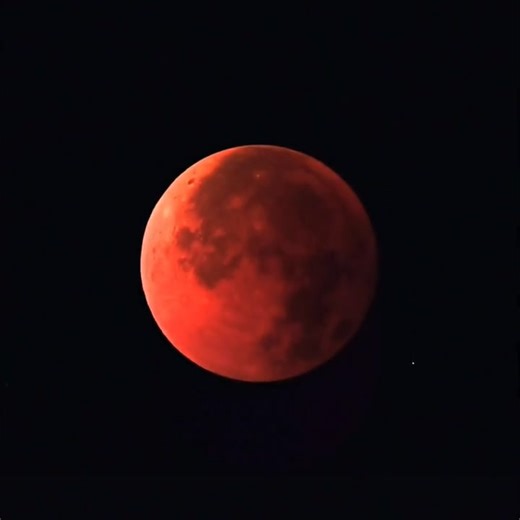 1.2K views · 30 reactions | People across #China witnessed a spectacular red moon phenomenon during the recent lunar eclipse, with clear viewing conditions reported nationwide.  The celestial event drew enthusiastic sky watchers from Beijing to Guangzhou, creating shared moments of astronomical wonder across the country. Source: douyin user 1094662119 | Bridging News | Facebook