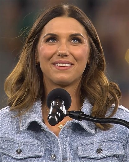 1M views · 21K reactions | A full minute standing ovation for Alex Morgan  | San Diego Wave FC | Facebook