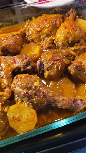 Curry gotta be present at all times ##chickencurry #currychicken #cooking #guyanesefood #followformore | Candy tha glam cook