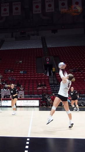 Byron Von Gunten on Instagram: "Incredible Libero Play Leads to Point | EKU Women’s Volleyball #Volleyball #NCAA #Libero #WomensVolleyball"
