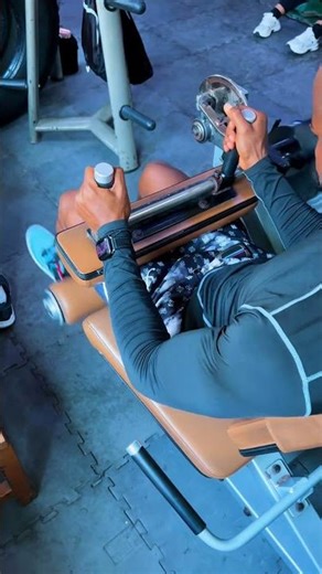 DAY 108/200: First time using a manual hamstring curl that converts to a leg extension machine.