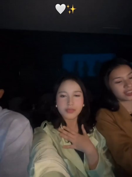 Keseruan kota's family semalam di konser teh ocha⭐🤍 cr igs: @rarasudirmann btw, siapa yg neriak