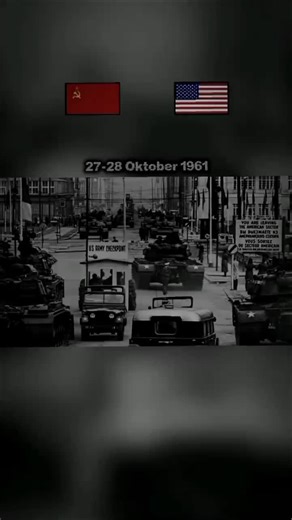 Konfrontasi langsung tank Amerika Serikat dan Uni Soviet di Berlin yang sering dibahas terjadi pada Oktober 1961 di Checkpoint Charlie, bukan pada akhir WW2 (1945). Saat itu, 10 tank M48 Patton AS dan 10 tank T-54/55 Soviet saling berhadapan berjarak 100 meter selama 16 jam, memicu ketegangan Perang Dingin. Pasca-WW2 (1945): Soviet (terutama tank T-34/85 dan IS-2) adalah pihak yang menguasai dan berparade di Berlin setelah menaklukkan Jerman pada Mei 1945. Tank berat IS-3 sempat diarak pada Sept
