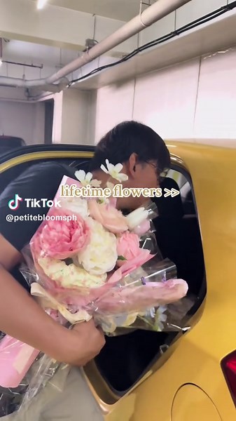 It's valentines next week? 😳 cut off for valentine's day orders will be on Feb 9 ✨ #flowers #fyp #foryoupage #flowerboquet #philippines #fypシ゚ #silkflowers #ValentinesDay #flowerboquet #philippines