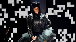 Cardi B to surrender for questioning after assault at Queens strip club