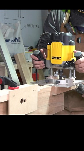 Fabricación de puertas #2, la router que ven es la DW625 de @DEWALT #herramientas #taller #carpinteria #woodworking