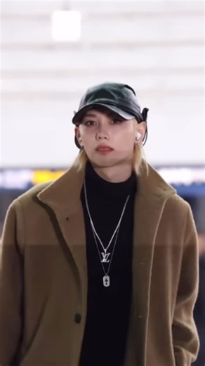 𝕊𝕋𝔸𝕐 | Stray Kids Felix on Instagram: "Felix looks so good at the airport today - his outfit is gorgeous! 🔥🔥🔥 He's on his way to London for a solo schedule and the reporters said "Have a great time at the event" and "Hope the filming goes well too" 🤔 Whatever he's up to, it must be something big to fly to London for. I hope he gets some good rest on the flight ❤️ #felix #leefelix #felixxlouisvuitton #ATiiSSUxFELIX #straykidsfelix"