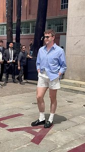 Paul Mescal confirma en el desfile masculino de @gucci que los pantalones-calzoncillo son LA tendencia de la temporada 🔥 | Vogue España