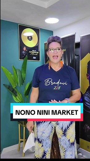 Ma petite sœur @almokmusic vous attend dans son nouvel espace Nononini Market pour effectuer vos achats de Noël. Bonnes fêtes à tous ❤️🇹🇬❤️ #togolais228🇹🇬 #universtogo🇹🇬🇹🇬 #fetesdefinsdannee #almock #nononinimarket #lome