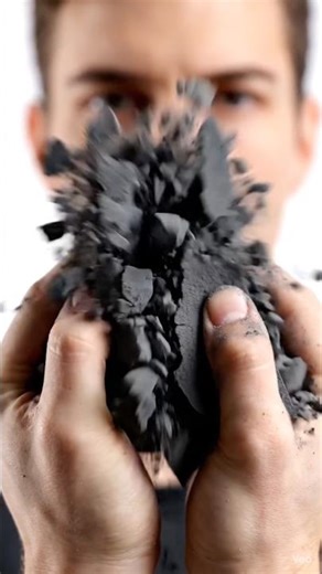 Dekhiye is Black Pyramid ke andar kya nikla? 😱✨ #asmr #satisfying #youtube