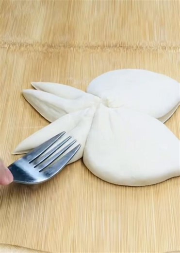 Creative Pastry Recipe: Satisfying Bread and Bun Shapes