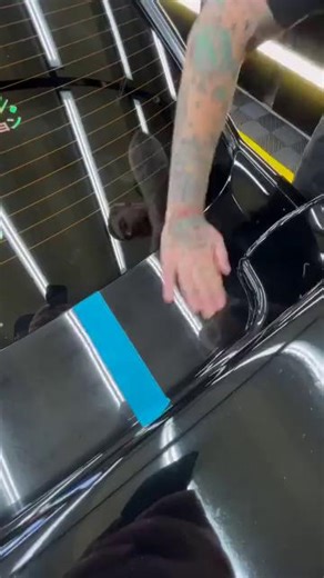 Defectverwijdering met de hand ! Élimination des défauts à la main ! #beforeandafter #ultimatecompound #clay #claybar #compound #diy #scratchremoval #DIY #defectremoval #paintcorrection #simoniseren #simonis #paint #paintcare #detailing #carcare #meguiars #ReflectYourPassion #weekendwarrior | Meguiar's Belgium