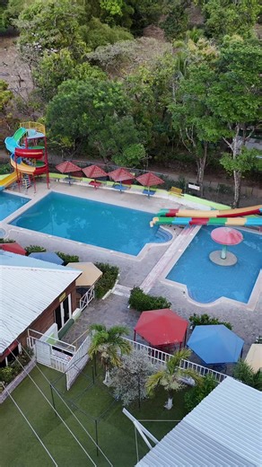 Disfruta del sol, el agua y el mejor ambiente en Jiquinlaca, Concepción Intibucá 📍 Haz de tu día algo especial… te esperamos 💙 #HotelPlazaColonial #Piscina #DiversiónEnFamilia #Intibucá #TurismoHonduras