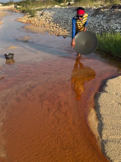 Gold Panning Techniques: Discovering Buried Treasure