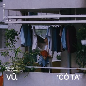 'Cô Ta' là bài hát cho album 'Một Vạn Năm' của Vũ. Ca khúc là câu chuyện về những tan vỡ, những vấn vương của người con gái trong tình yêu. Chiếc MV 'Cô Ta' được Helly Tống và Vũ. thể hiện qua những thước phim mang màu sắc hoài niệm, mang một chút bâng khuâng tiếc nuối nhưng lại mang đến một cảm xúc nhẹ nhàng khó tả. Chiếc 'Nhạc gối đầu giường' hôm nay đã đươc chuẩn bị xong, mời bạn thưởng thức. | Đài Phát Thanh.