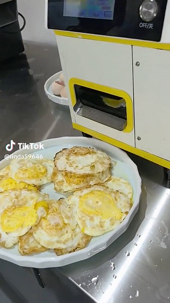 荷包蛋打印机，开始上班了 | Egg Cracking Machine