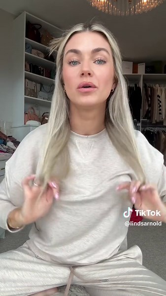 My go to minimal effort hair look 🫶 #hairstyle #hairtutorial #softcurls #hairtok #curlingtutorial #curledhair #curledhairtutorial #grwmhair