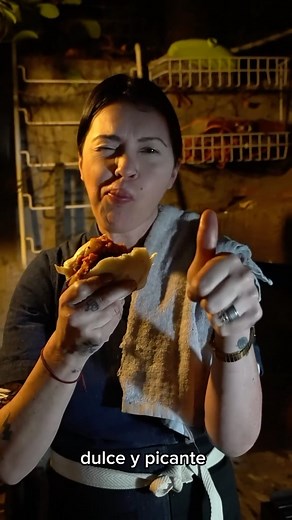 Hoy queremos presentarte las propuestas de #AsadorasArgentinas: una nueva serie de recetas y tips para seguir disfrutando con la mejor carne del mundo 🔥👩🏻‍🍳 ¡Gracias por sumarse a la comunidad de LA MEJOR carne del mundo 🤩🙌🏻🇦🇷 ¡Contanos qué te pareció! Esta vez armamos la parrilla con @lachinacocina para preparar una #TapadeCuadril, un corte clásico y famoso por su jugosidad y sabor. TIP de nuestra chef: Sazonamos la tapa con sal gruesa y la colocamos en la parrilla bien caliente, prime