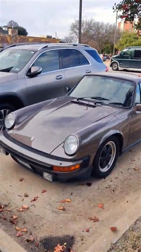 Vintage Porsche 911 SC