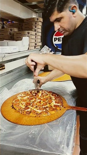 ROUND TABLE PIZZA #usa #pizza #food #fastfood #pizzalover #italianfood #pizzafood #pizzatime #Lodi