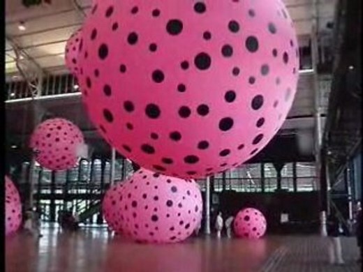 Kusama: dots obsession. Installation à La Villette