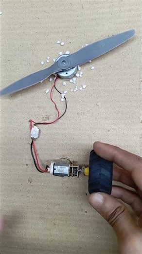 Running 2-wing grey rc plane propeller with mini n20 gear motor