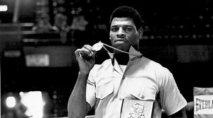 Leon Spinks, boxing champion known for defeating Muhammad Ali, dies in Las Vegas